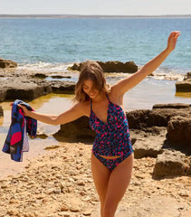 VARASTOMYYNTI! Oasis läpiruskettava toppi