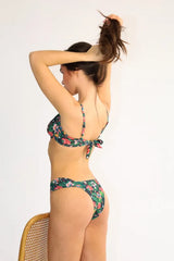 Toucan läpiruskettava bikinialaosa sivurypytyksillä